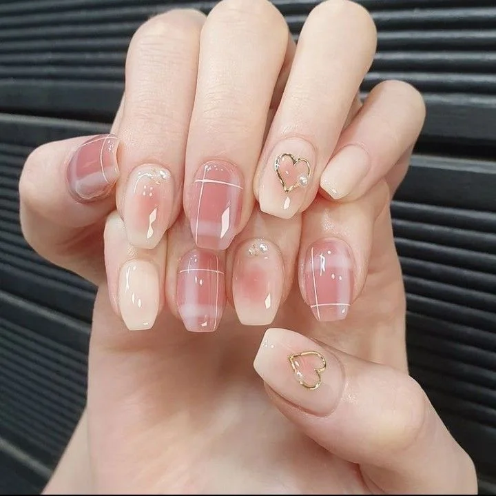 5 Mẫu Nail Đơn Giản Mà Sang Chảnh Cho Nàng Công Sở - Mỹ phẩm Hồng Nhung