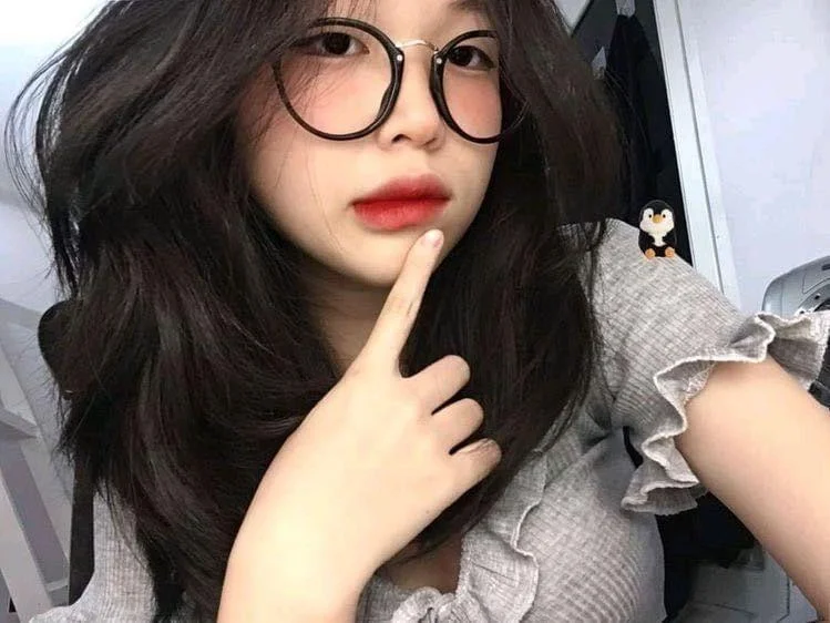 Gái xinh douyin đeo kính, gái xinh hot và trẻ