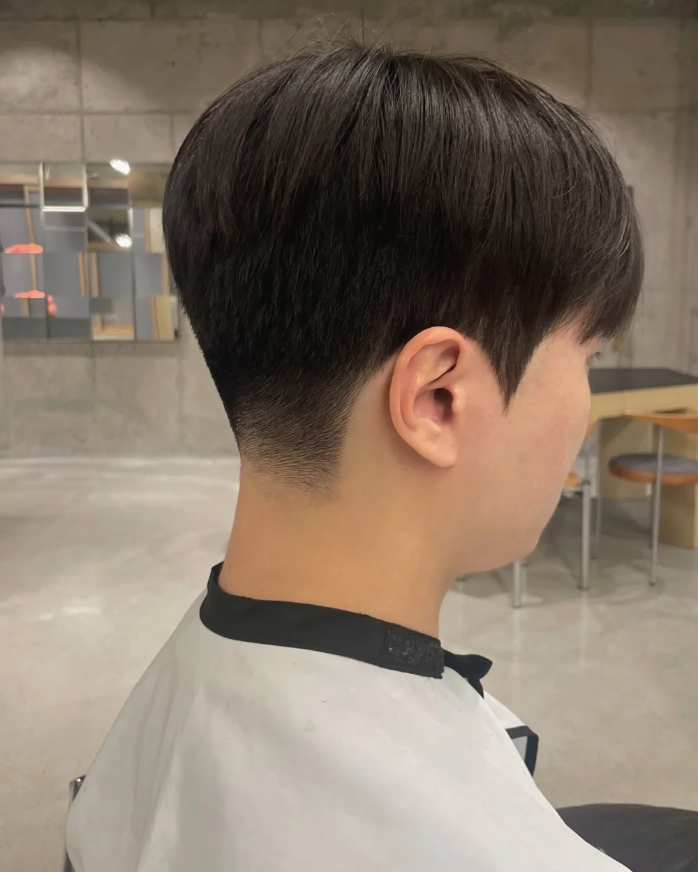 Kiểu tóc two block uốn nhẹ kết hợp màu nhuộm thời thượng