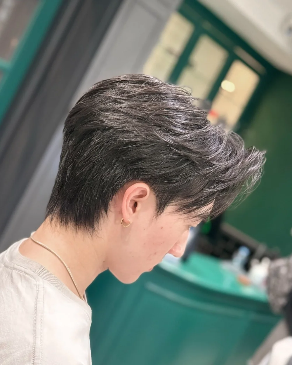 Mẫu tóc two block uốn phồng chân tóc giúp tóc trông dày hơn