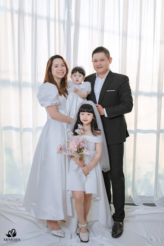 20+ Chụp Ảnh Gia Đình 4 Người Đẹp Tự Nhiên – Bí Quyết Tạo Bộ Ảnh Ấn Tượng (2)