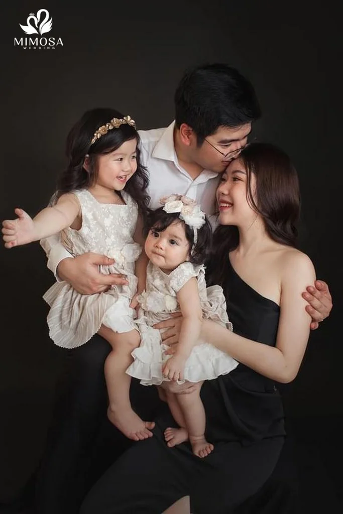 20+ Chụp Ảnh Gia Đình 4 Người Đẹp Tự Nhiên – Bí Quyết Tạo Bộ Ảnh Ấn Tượng