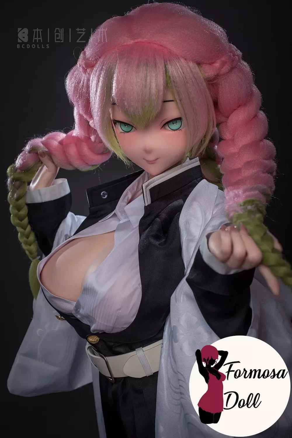 Búp bê sex cosplay demon slayer hóa thân thành Mitsuri Kanroji với tóc hồng xanh và đồng phục diệt quỷ