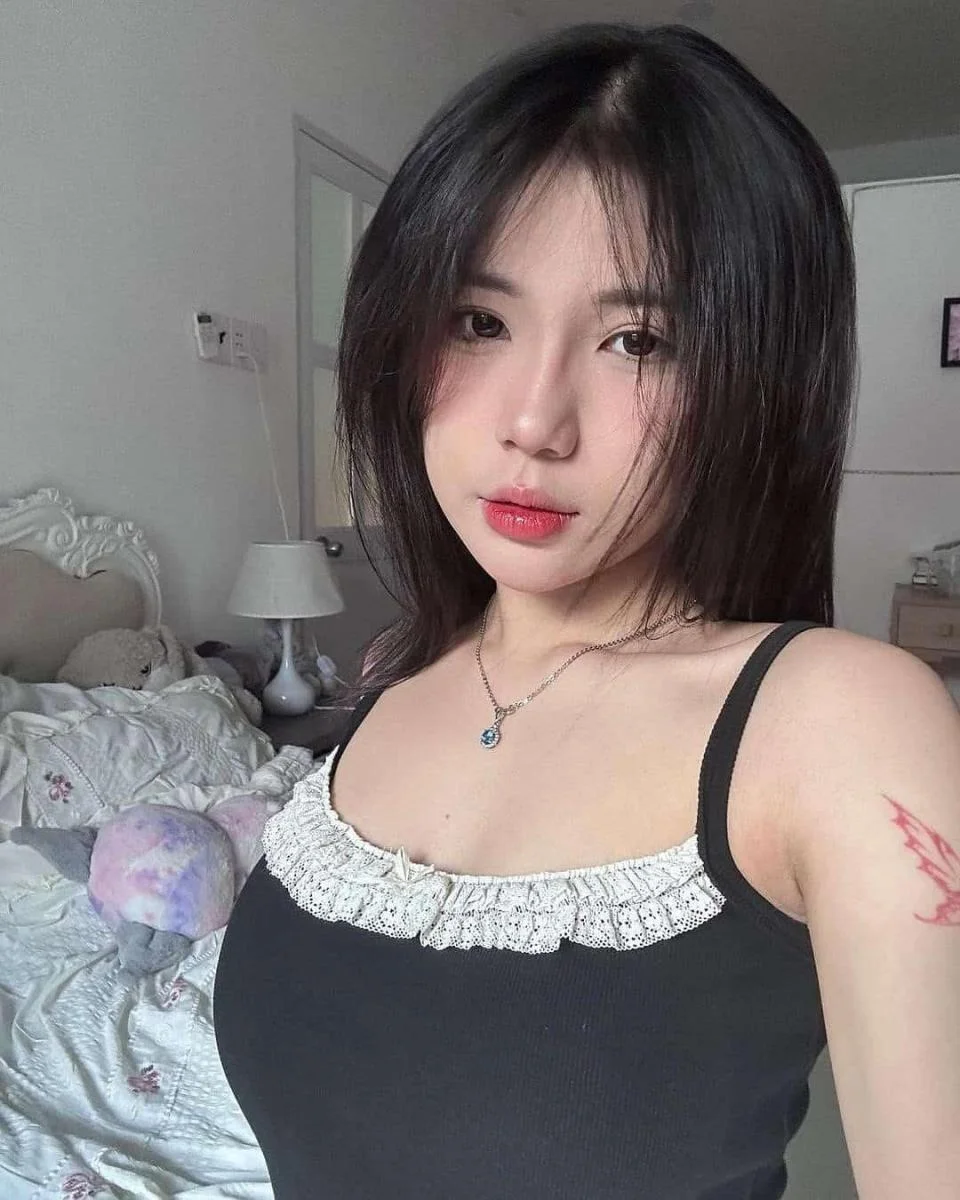 Hình ảnh gái xinh k10 tắm sexy với tóc đẹp
