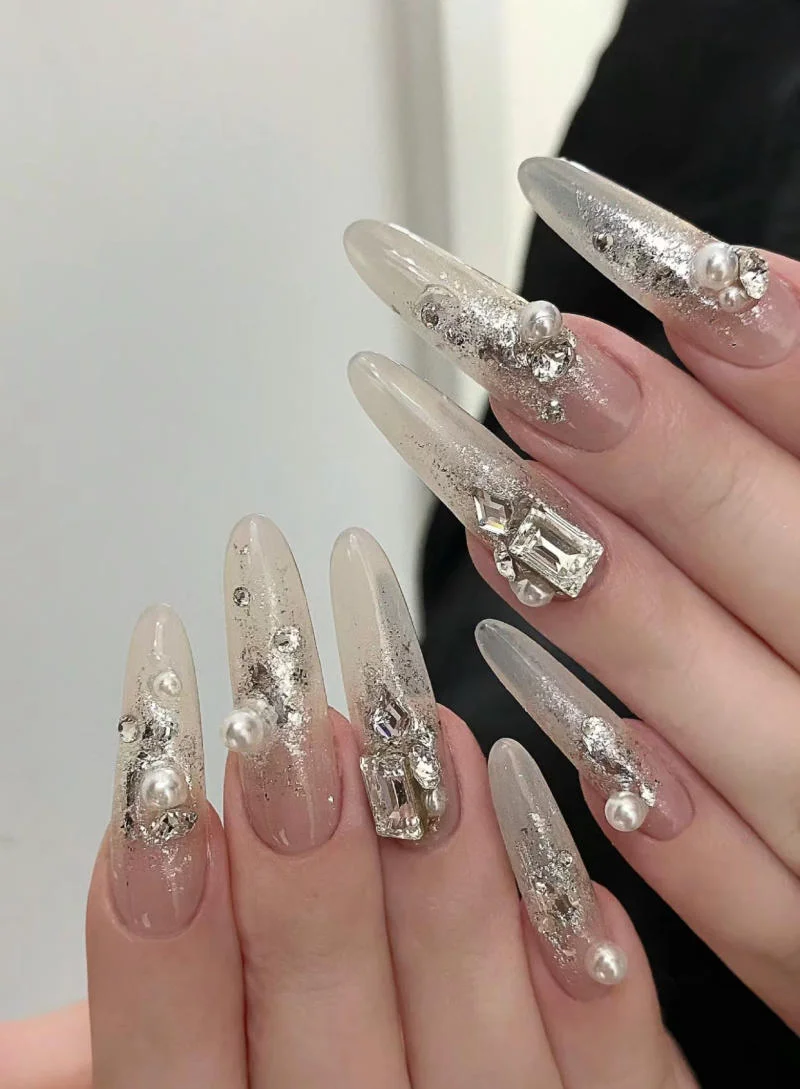 Nail nhũ đính đá (4)
