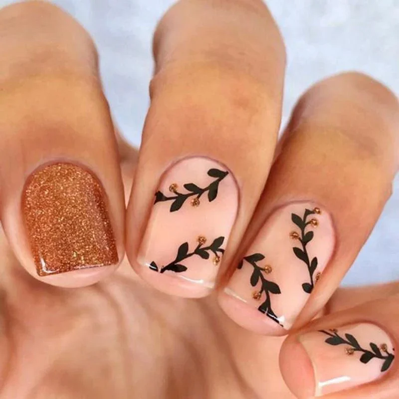 Nail nhũ họa tiết